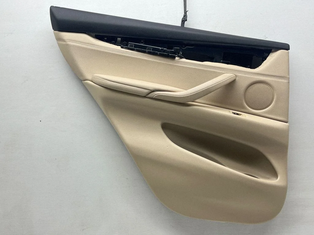 Aizmugurējo durvju apšuvums T0510636