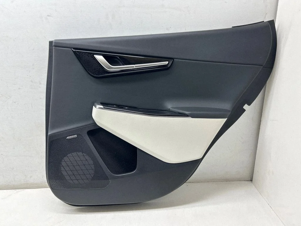Tagumiste uste sisevooder 83302CV340