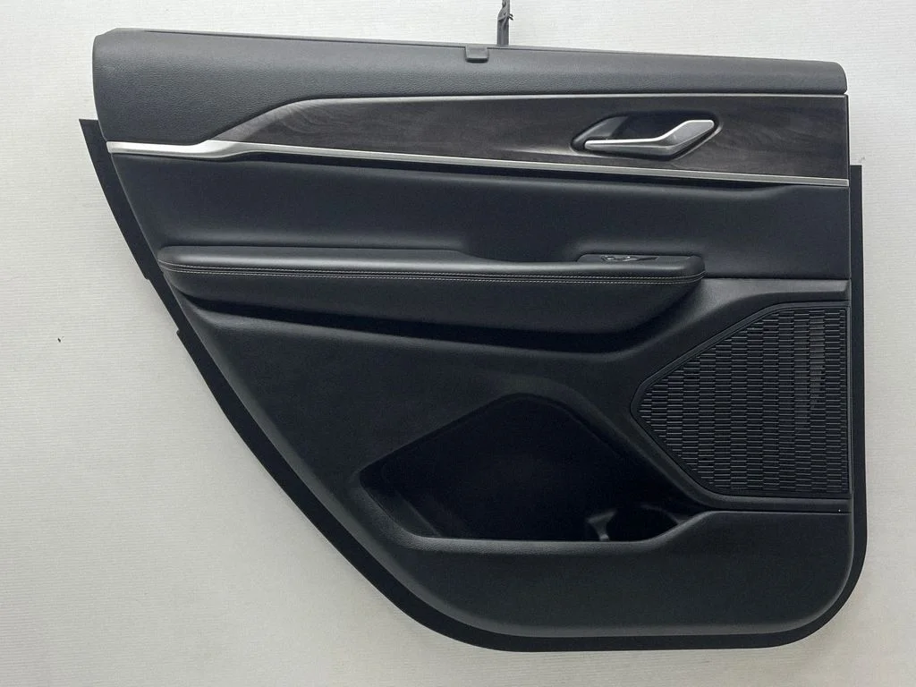 Aizmugurējo durvju apšuvums P8843080