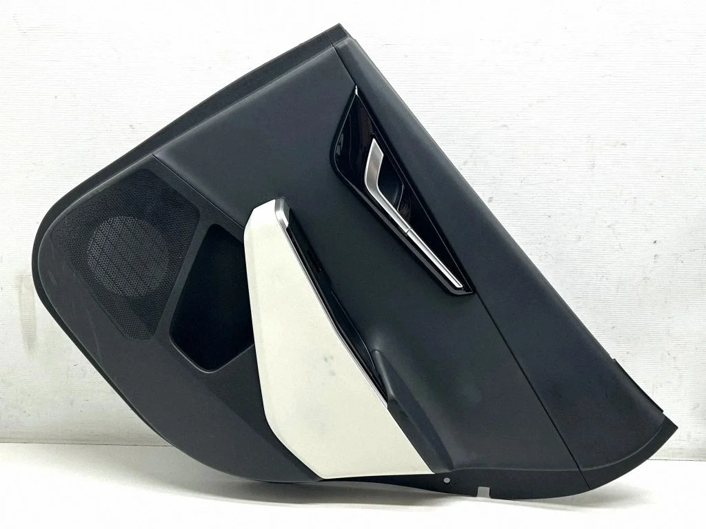 Aizmugurējo durvju apšuvums 82620CV000