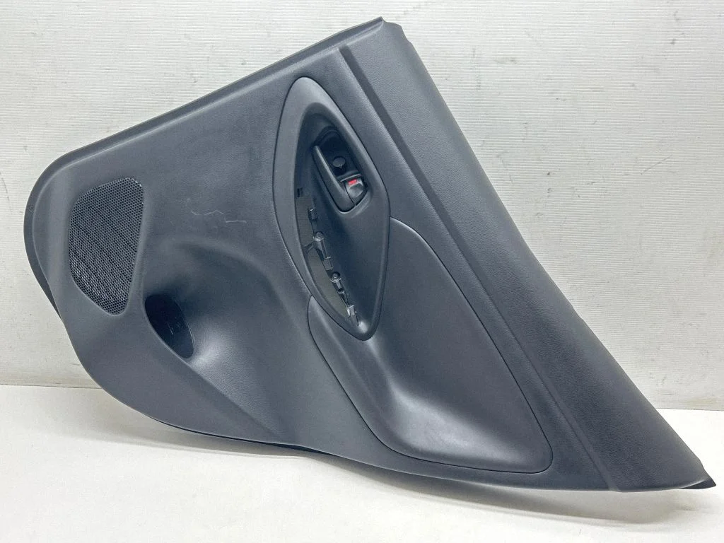 Aizmugurējo durvju apšuvums 676300DF20