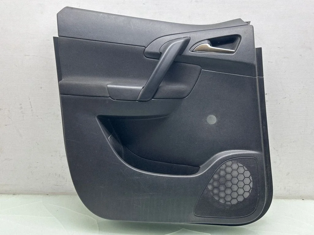 Aizmugurējo durvju apšuvums 81659A33