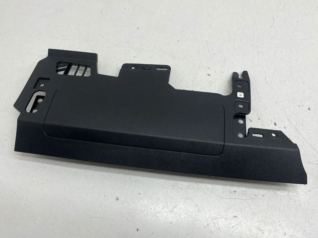 Knee airbag – Tesla Model Y (2020-)