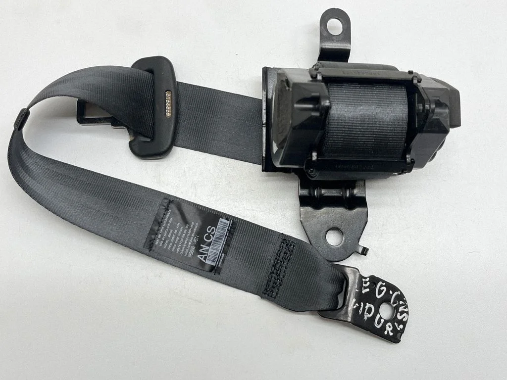 Vidējās drošības jostas sprādze (aizmugurē) 6A3944700B