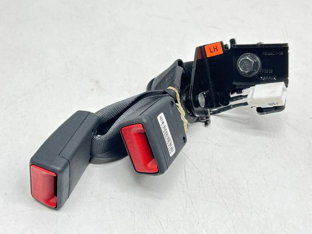 Middle seatbelt buckle (rear) 898A0AO000CCV