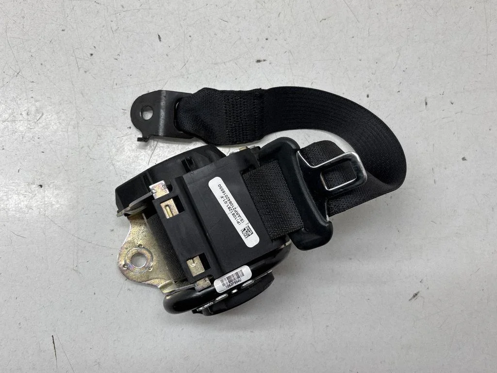 Tagumine turvavöö 108128101F