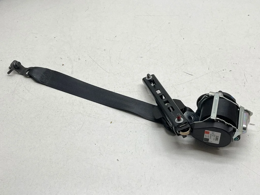 Rear seatbelt 629786800E