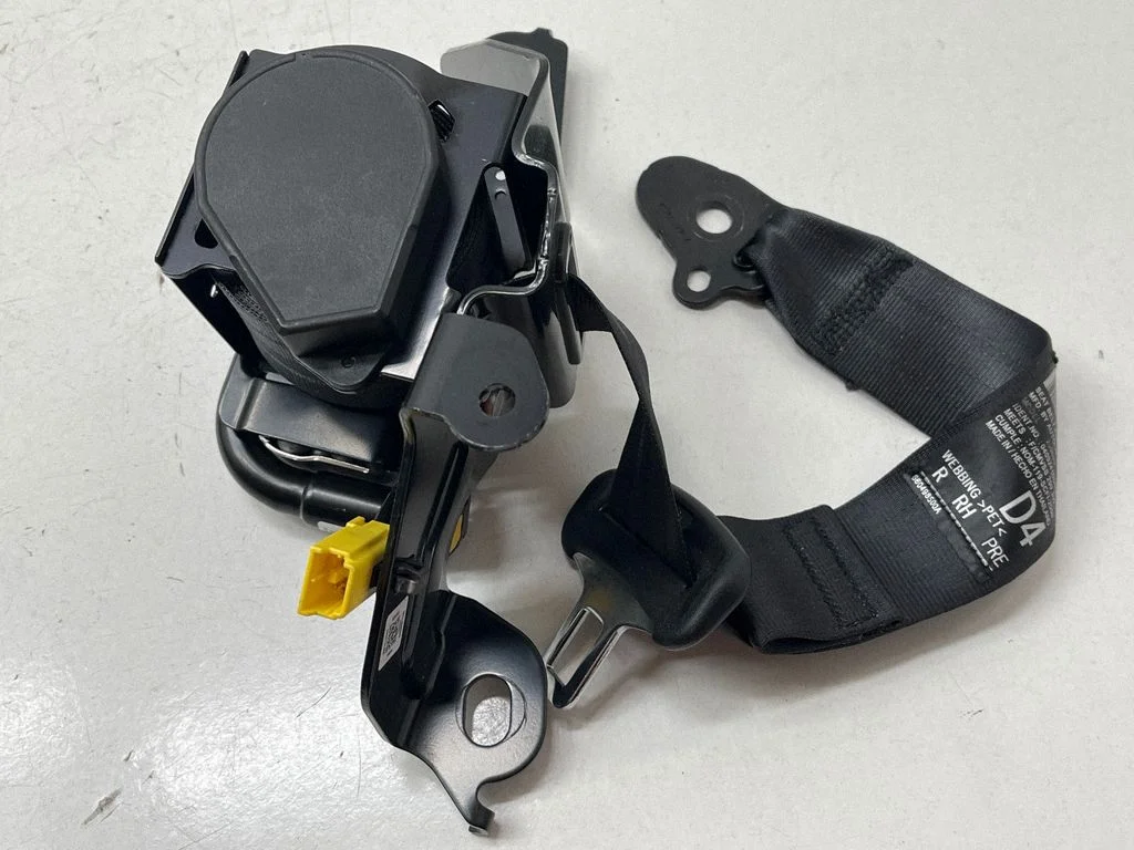 Tagumine turvavöö 64661SL000