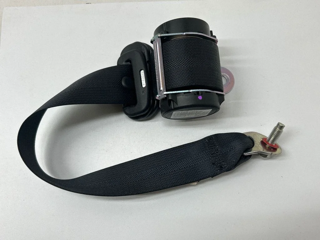 Aizmugurējā drošības josta 627817900D