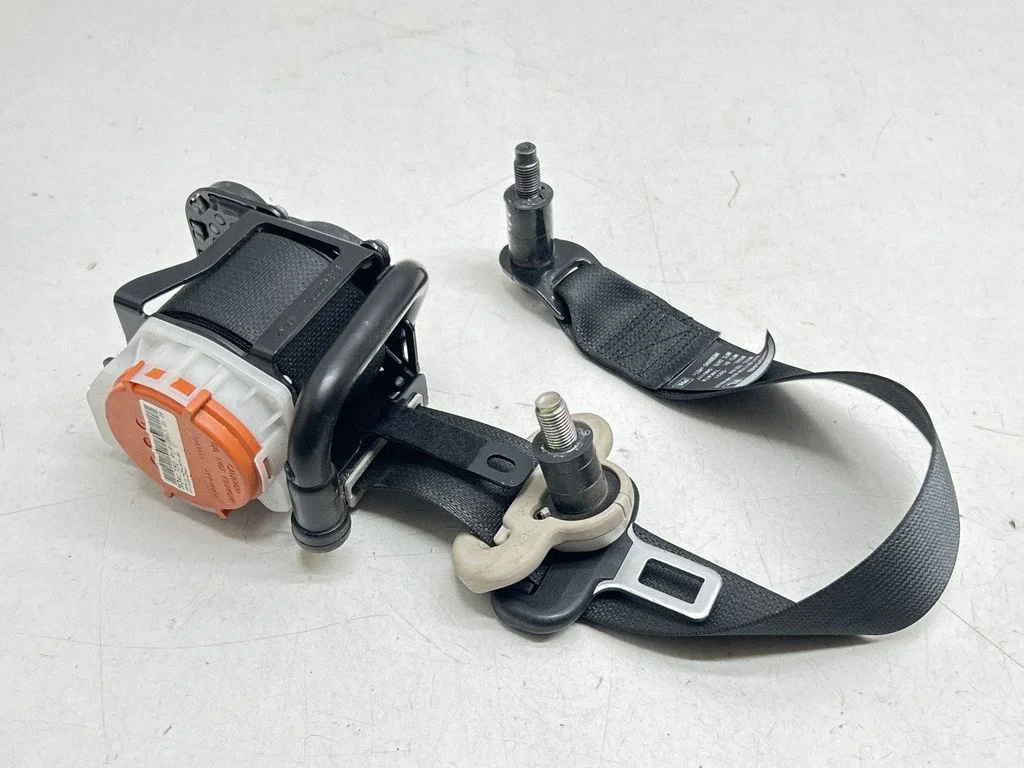 Rear seatbelt – Nissan Navara D23 (2015-)