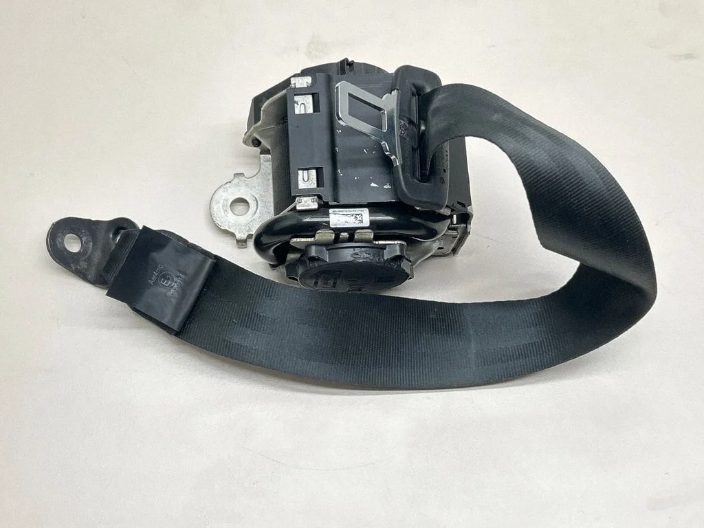 Rear seatbelt 888413711R