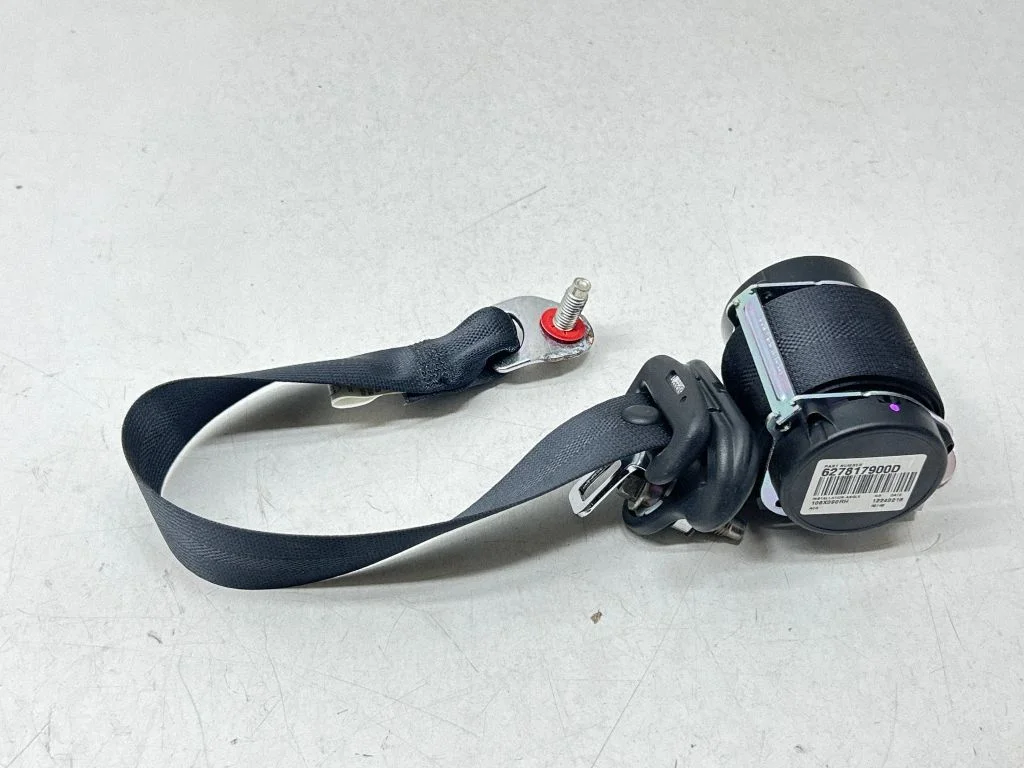 Tagumine turvavöö 627817900D