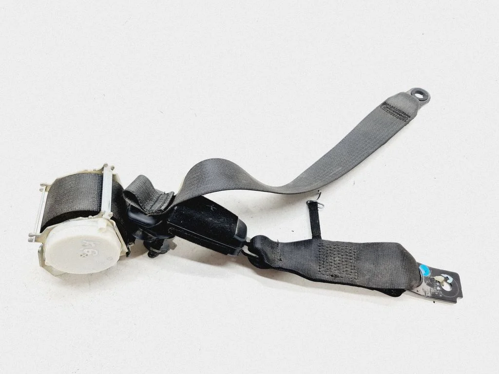 Rear seatbelt 34084631D