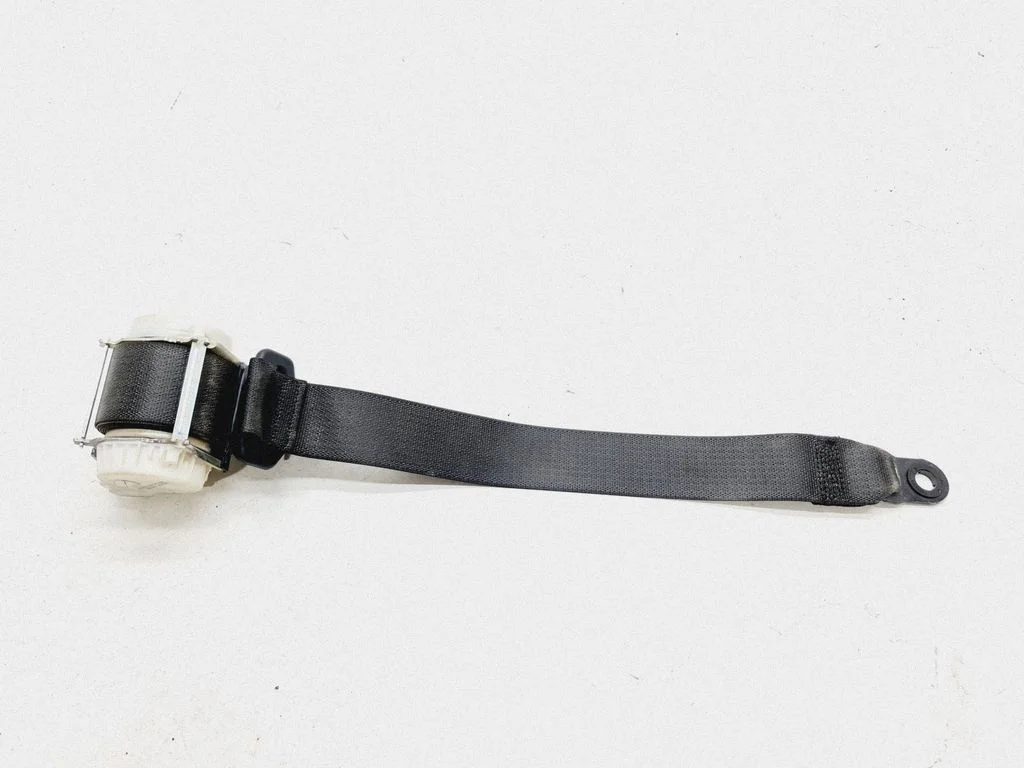 Rear seatbelt 34084630D