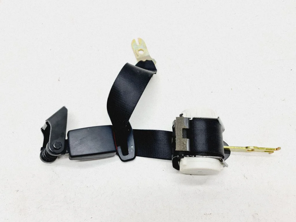 Rear seatbelt – BMW 5 Series E60 E61 (2004-2010)
