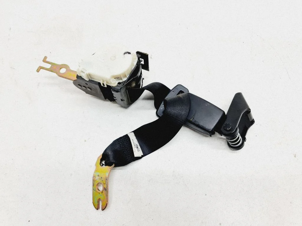 Rear seatbelt – BMW 5 Series E60 E61 (2004-2010)