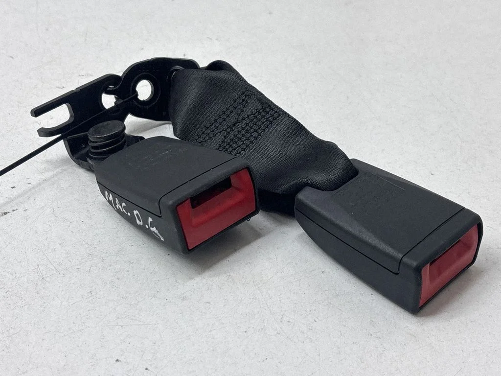 Rear seatbelt buckle – Porsche Macan (95B) (2014-2018)