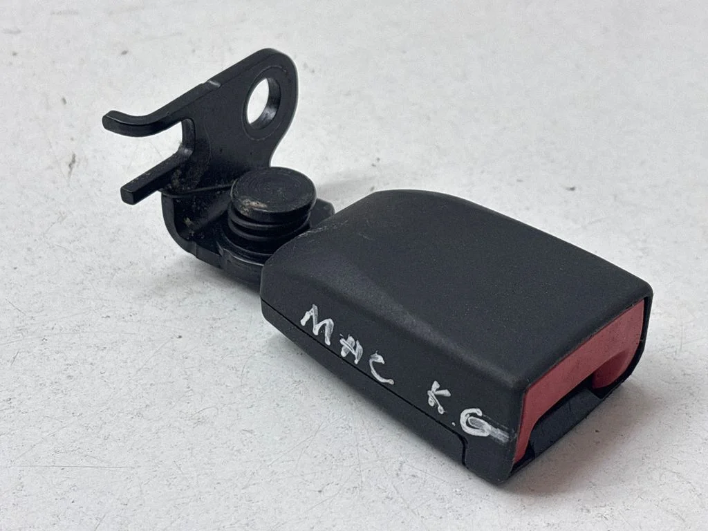 Rear seatbelt buckle – Porsche Macan (95B) (2014-2018)