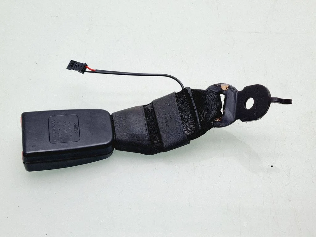 Rear seatbelt buckle 7243275