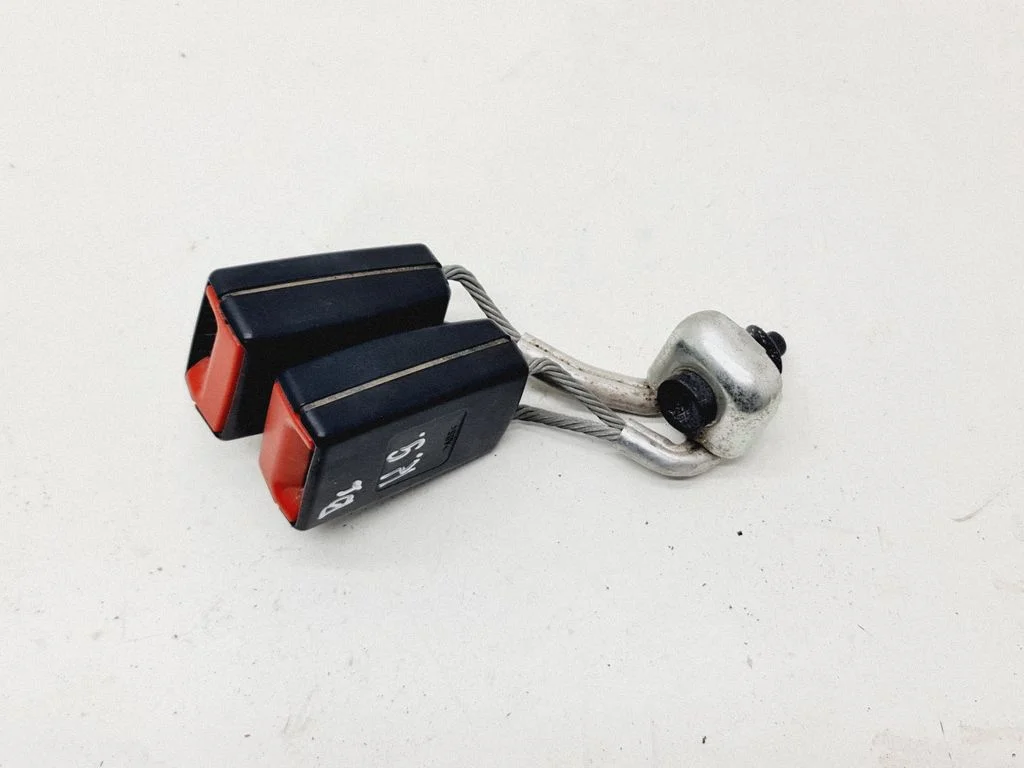 Aizmugurējās drošības jostas sprādze 3C0857739