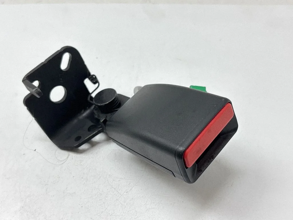Aizmugurējās drošības jostas sprādze 31462761