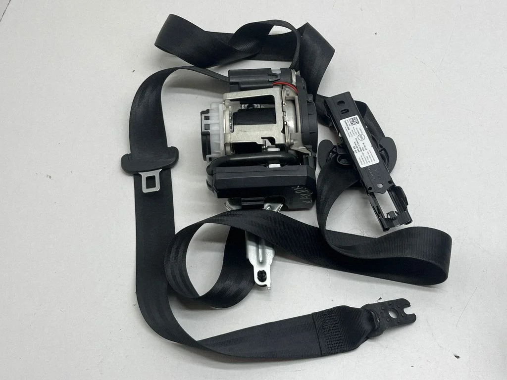 Priekšējā drošības josta 4M0857819