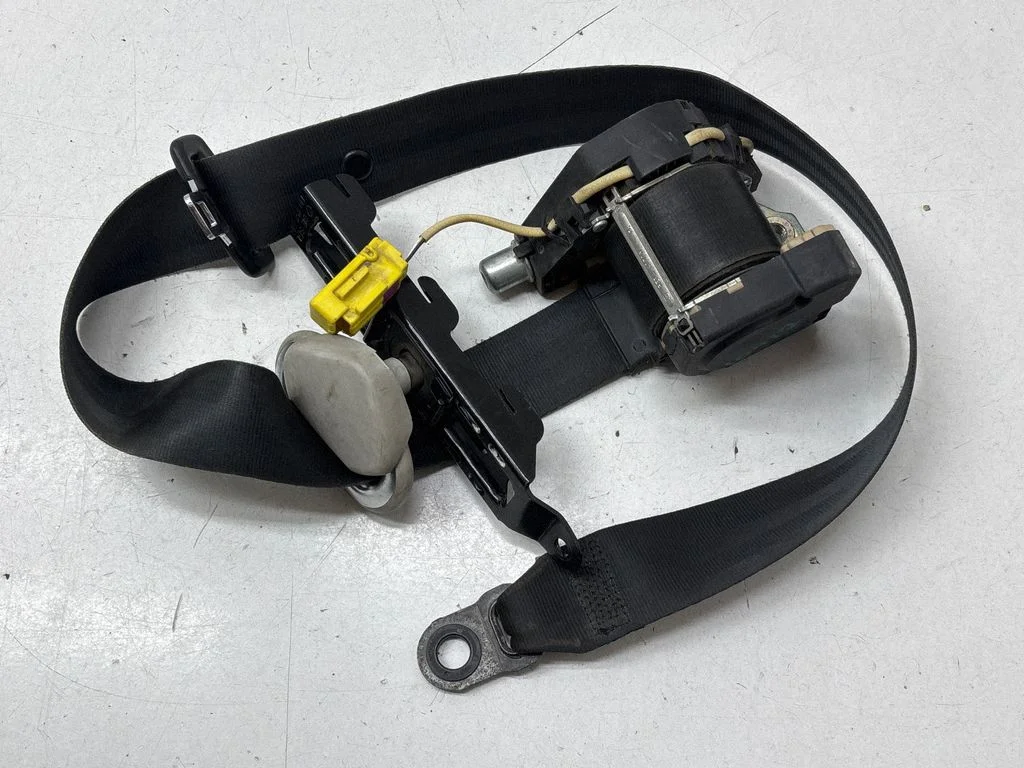 Front seatbelt 33014051