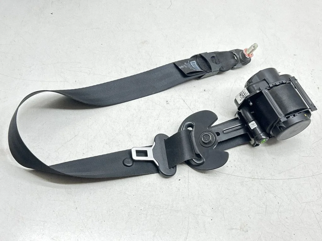 Front seatbelt 88820D4100WK