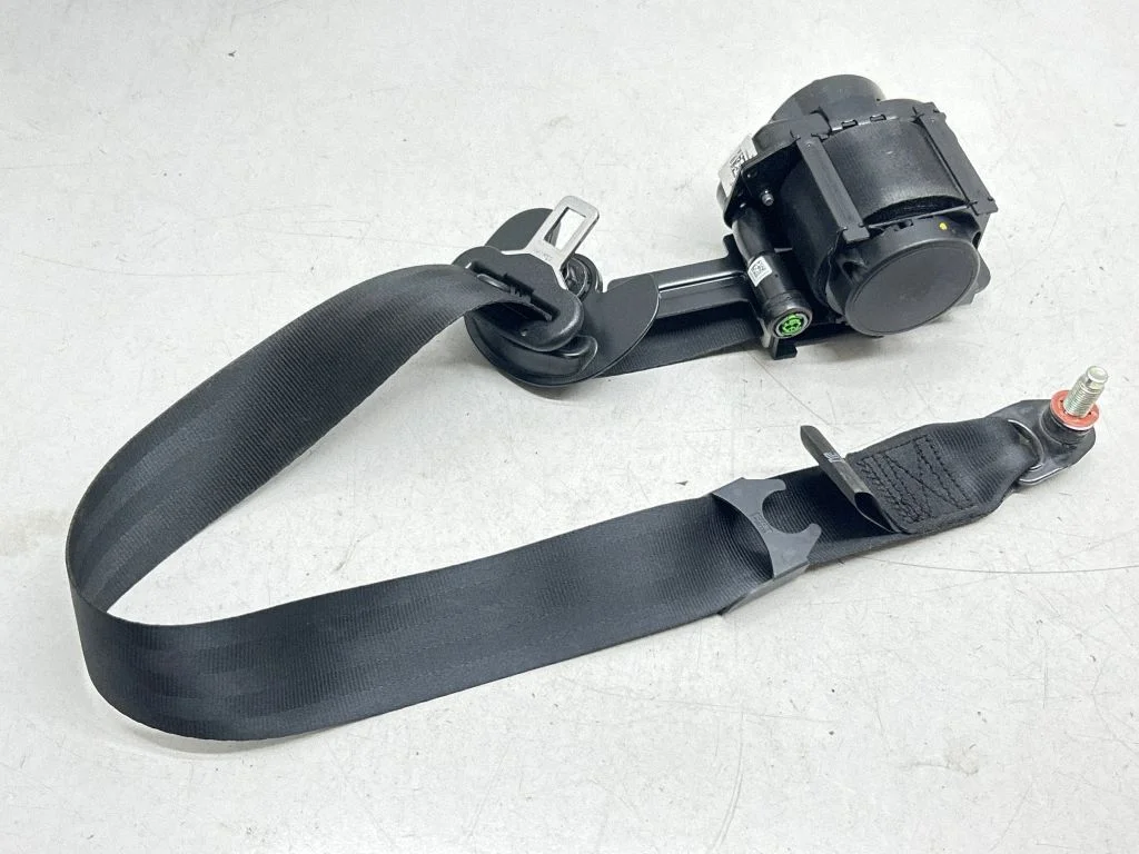 Front seatbelt 88810D4110WK