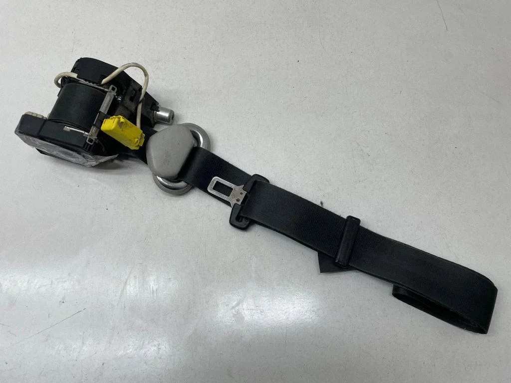 Front seatbelt 7E0857806C