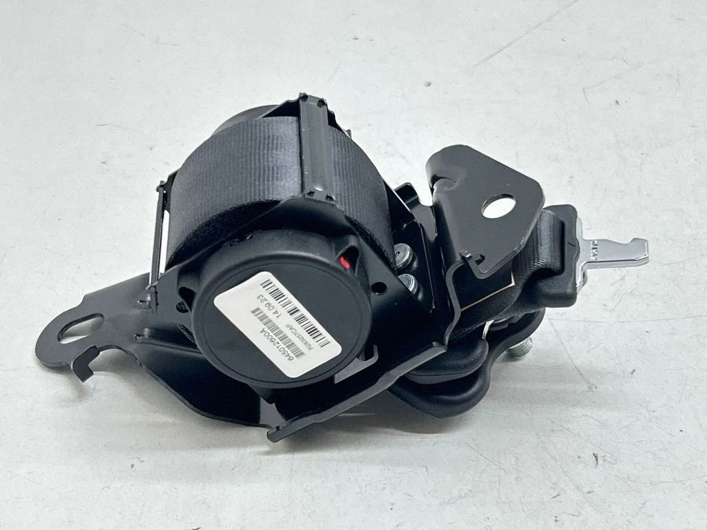 Middle seatbelt (rear) 64681FN000VH