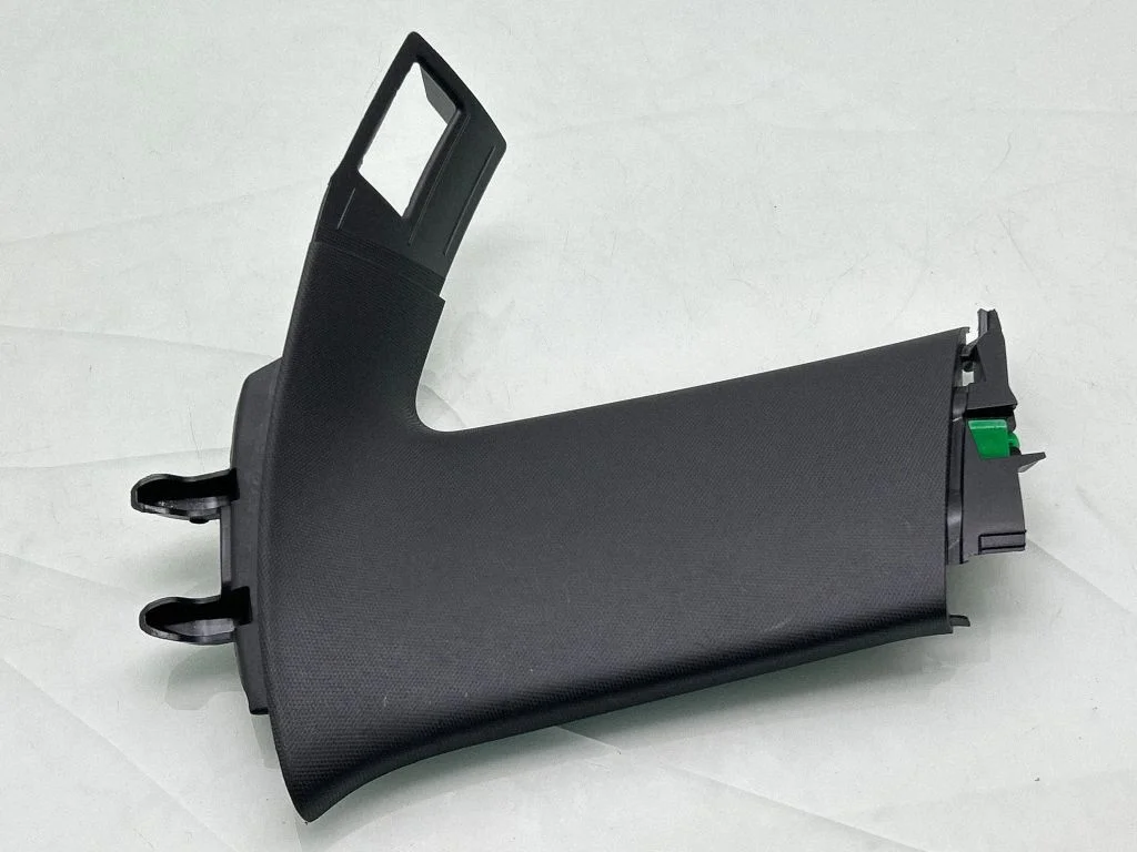 (D) pillar trim (bottom) 39046857