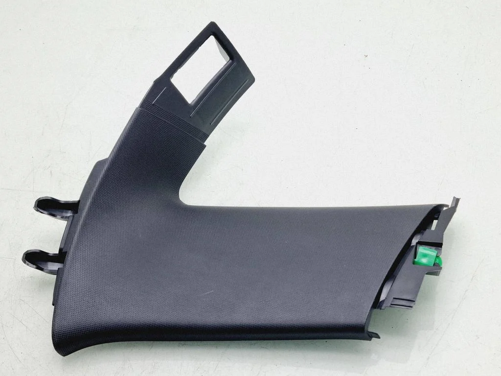 (D) pillar trim (bottom) 39046857