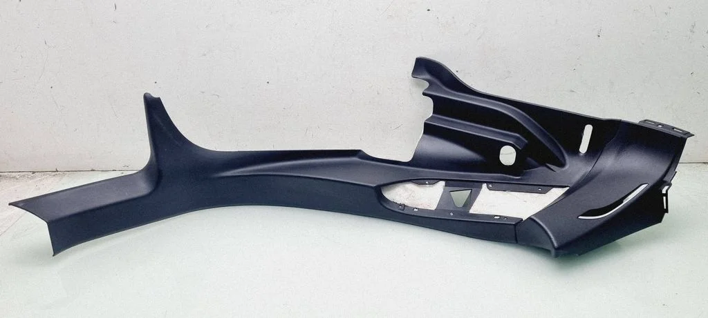 (D) piilari viimistlus (alumine) – Tesla Model S (2012-)