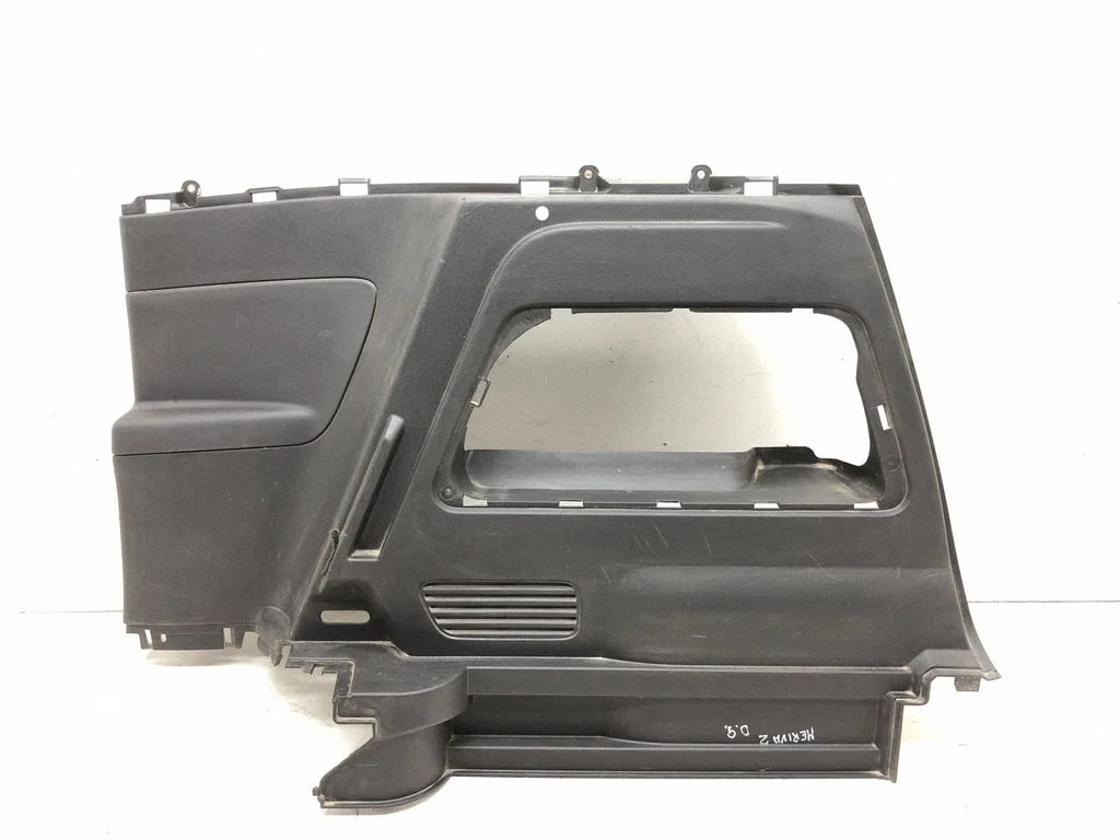 Trunk/boot lower side trim panel – rear right