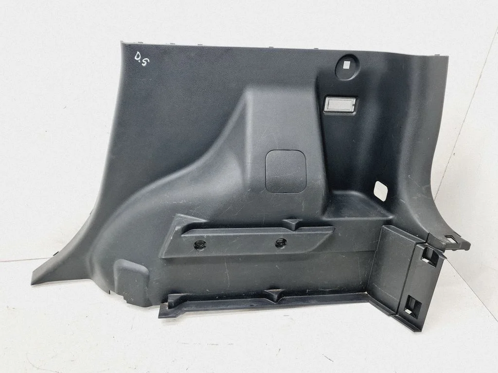 Dolny panel boczny bagażnika 849509U000