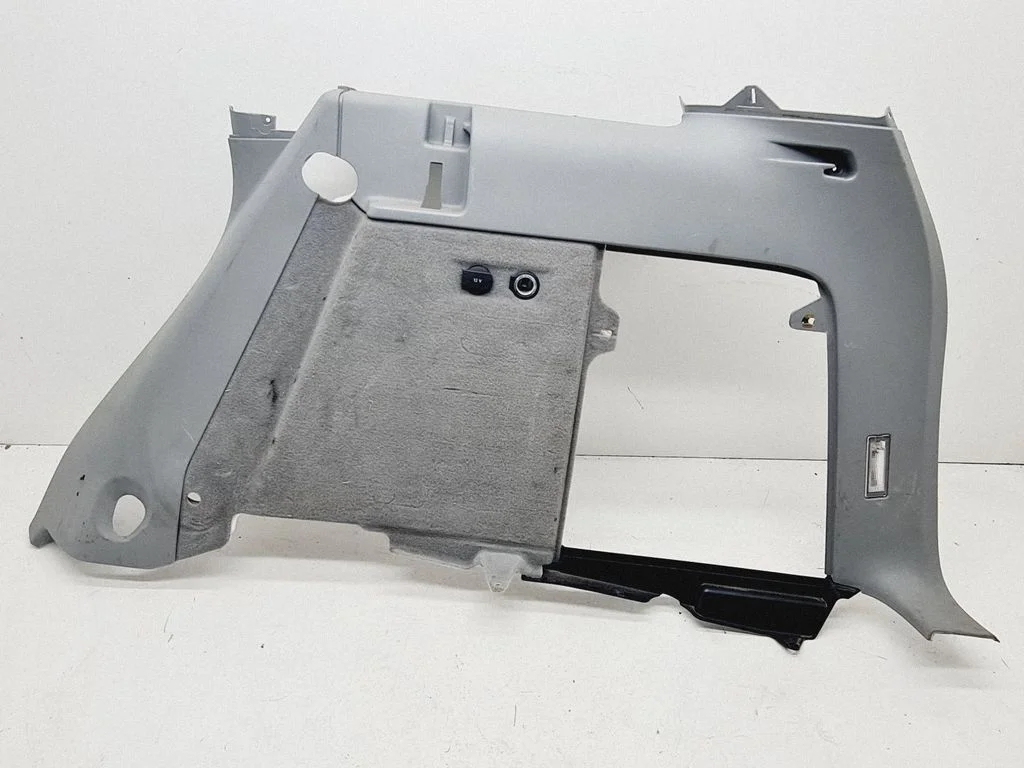 Trunk/boot lower side trim panel – Volkswagen Touareg I (2002-2010)