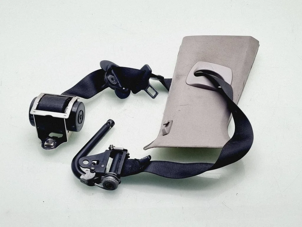 Front seatbelt 610126200B