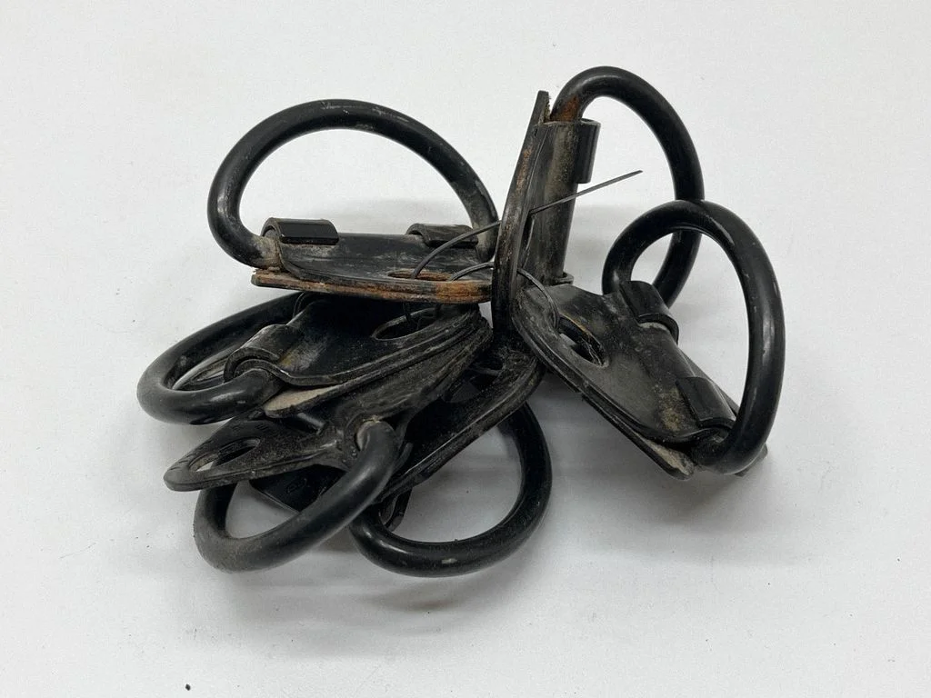 Tie down hook / loop 7E0801899