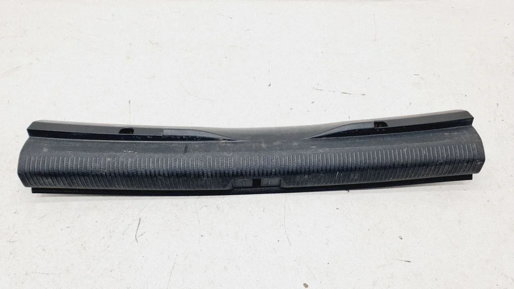 Pagasiruumi läve kaitseviimistlus – Volkswagen Passat B6 (2005-2010)