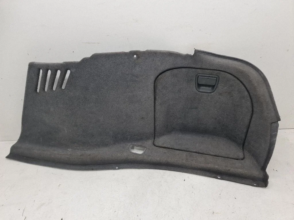 Boczny panel tapicerki bagażnika 7149200