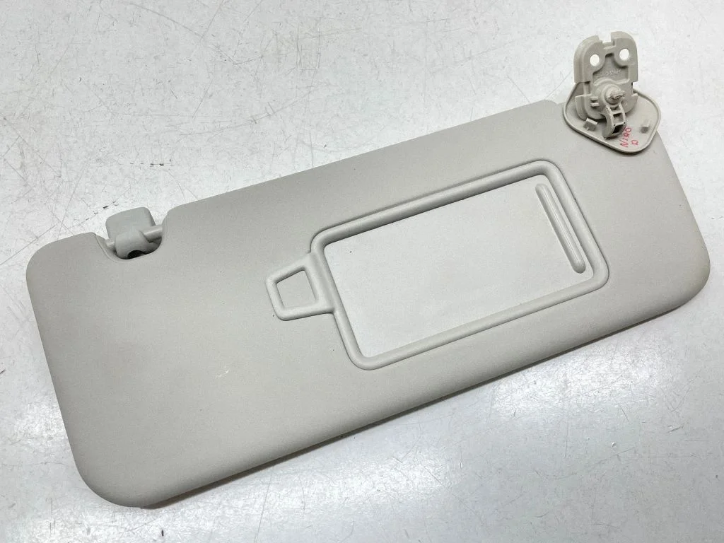 Sun visor – right