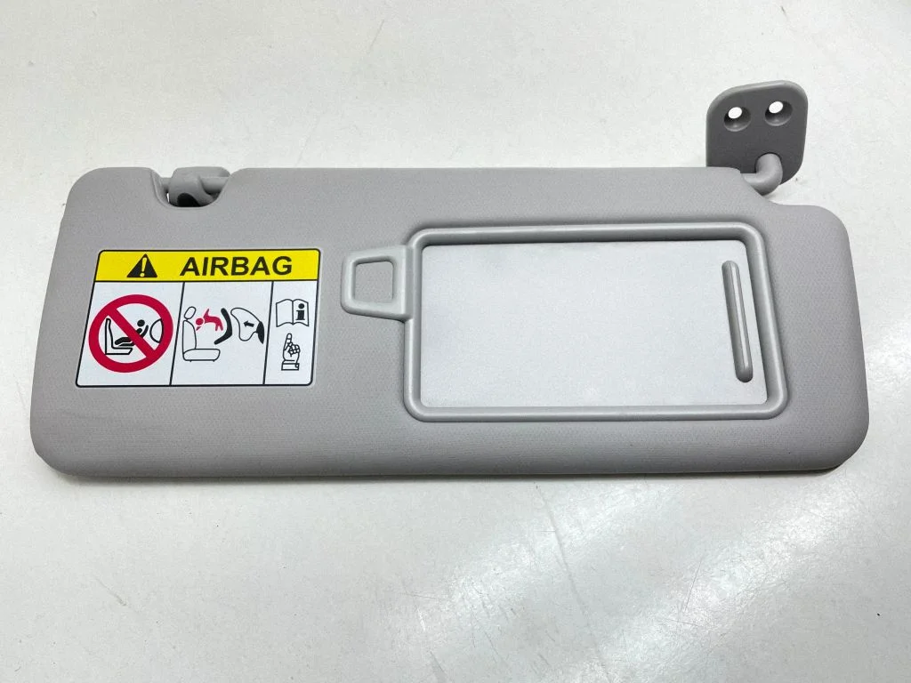 Sun visor – right