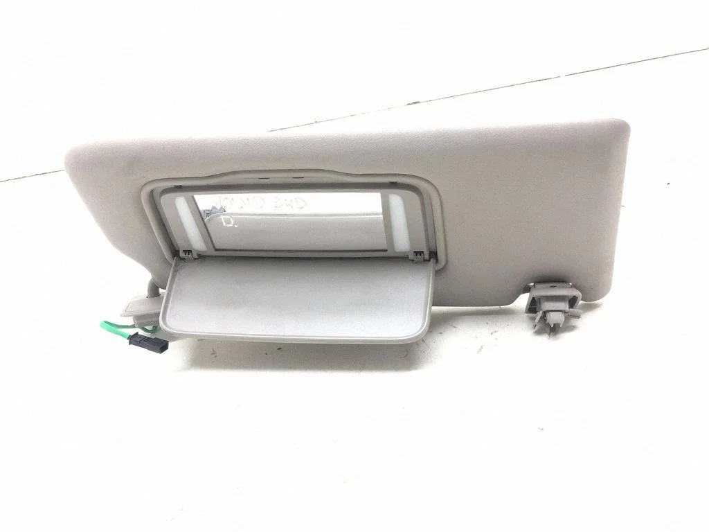 Sun visor – right