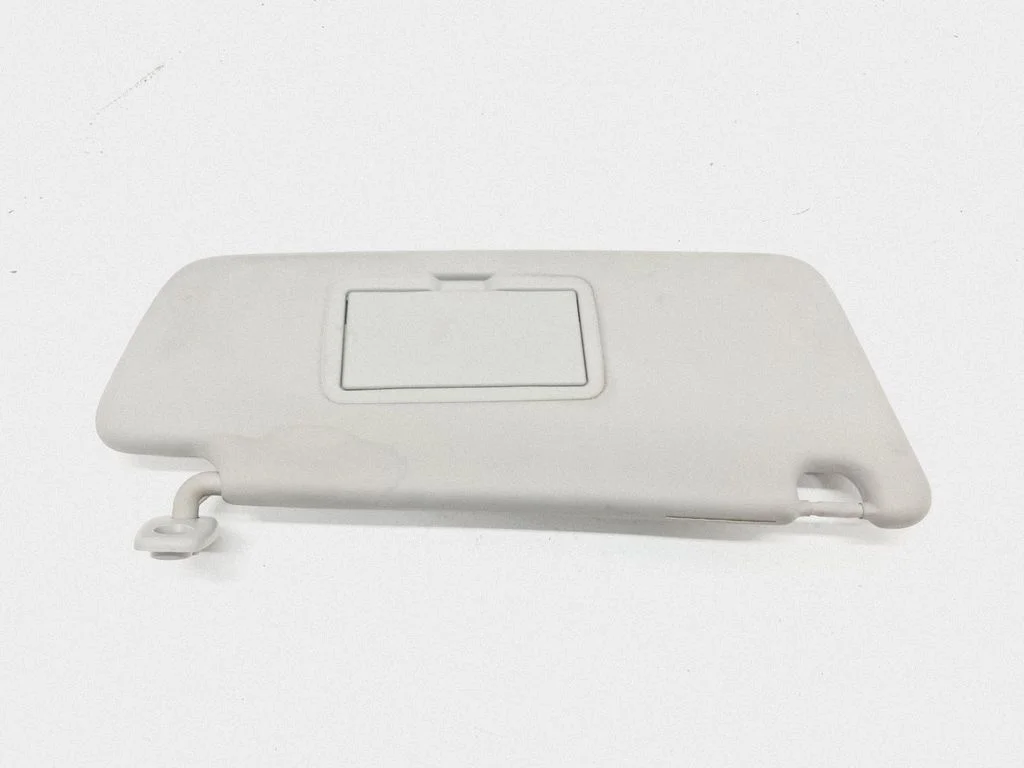 Sun visor – right