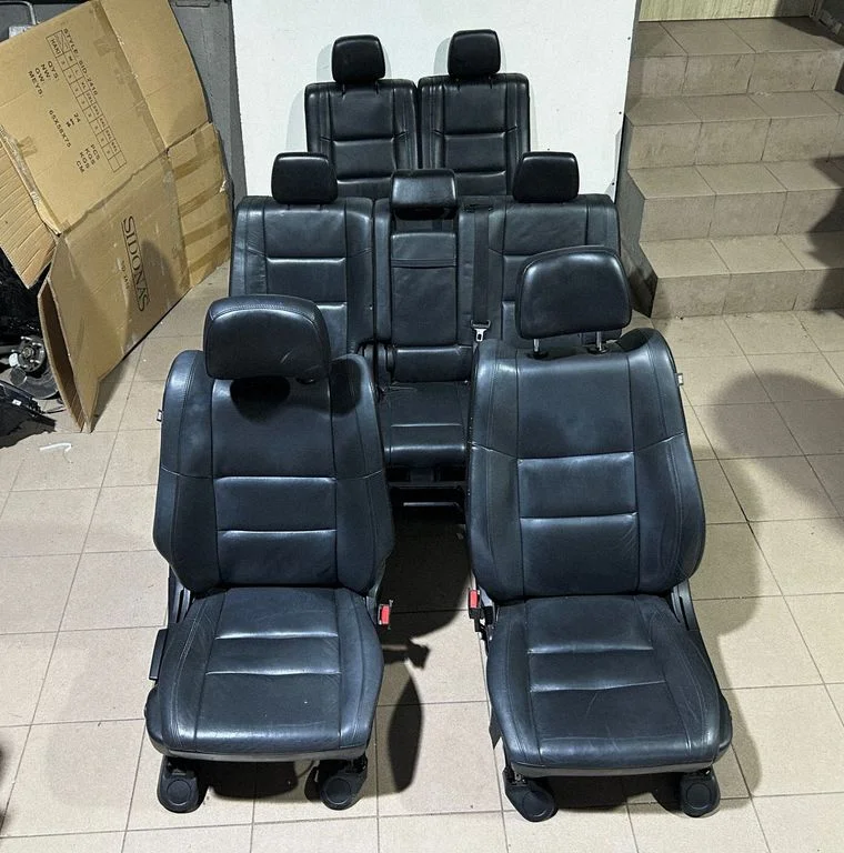 Fotele (komplet) 5RW25DX9AC