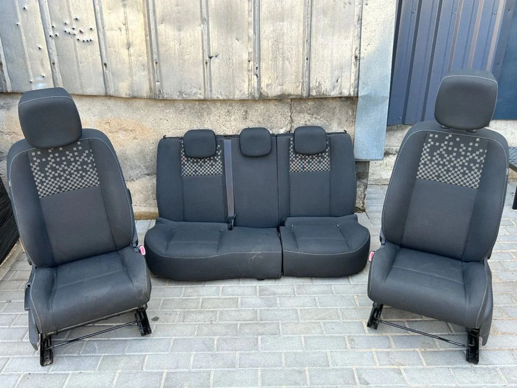 Sēdekļu komplekts