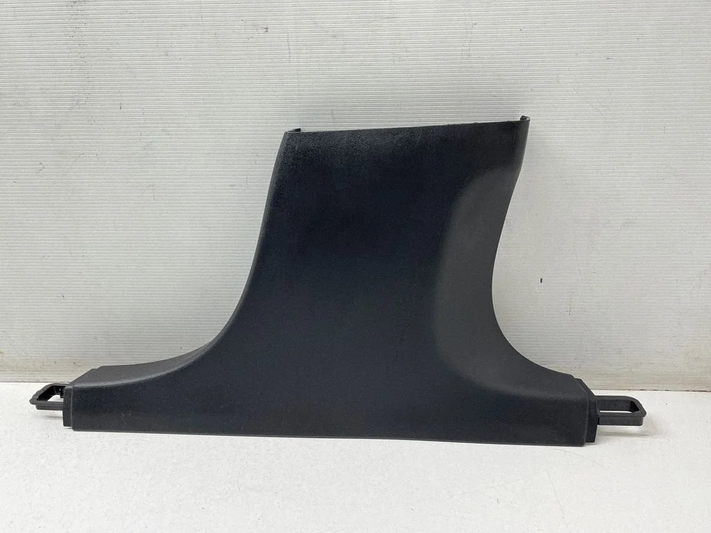 (B) pillar trim (bottom) 31479223