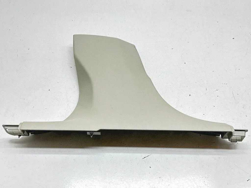 (B) pillar trim (bottom) 31425697