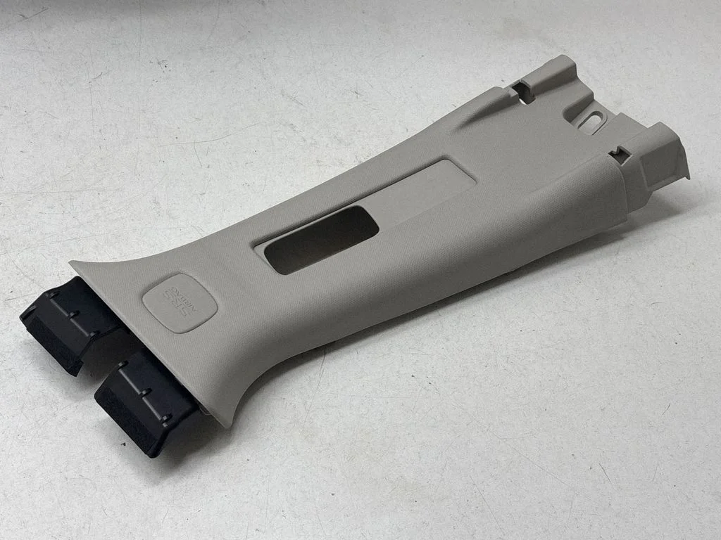 (B) statņa apdare (augšējā) – Subaru XV I (2011-2018)